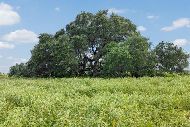 2550 County Road 201, Weimar, TX 78962