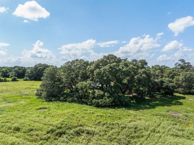 2550 County Road 201, Weimar, TX 78962