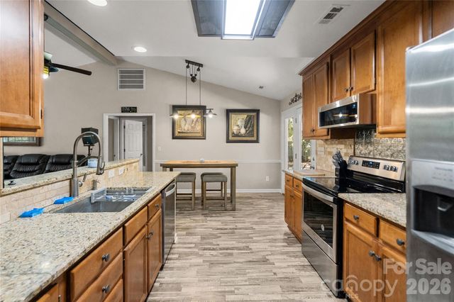 8003 Hope Lane, Waxhaw, NC 28173