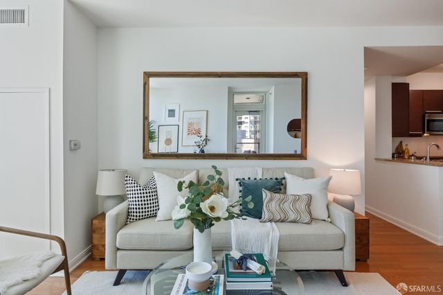 425 1st Street 1008, San Francisco, CA 94105