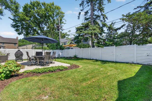 213 S Berkley Avenue, Elmhurst, IL 60126