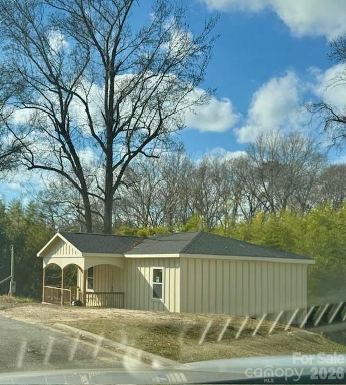 38 Poplar Street, Great Falls, SC 29055