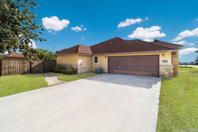 1758 Crooked Creek, Pleasanton, TX 78064
