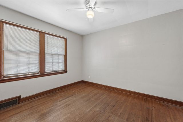 911 S Van Buren Street, Iowa City, IA 52240