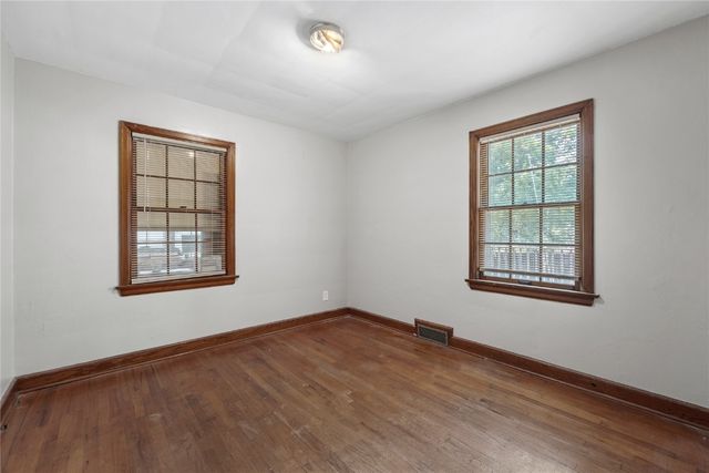 911 S Van Buren Street, Iowa City, IA 52240