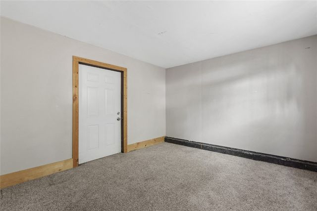 911 S Van Buren Street, Iowa City, IA 52240