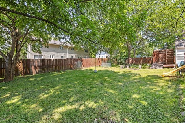 911 S Van Buren Street, Iowa City, IA 52240