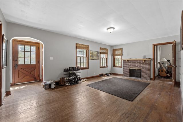 911 S Van Buren Street, Iowa City, IA 52240