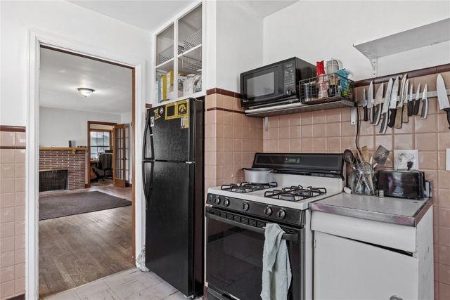 911 S Van Buren Street, Iowa City, IA 52240