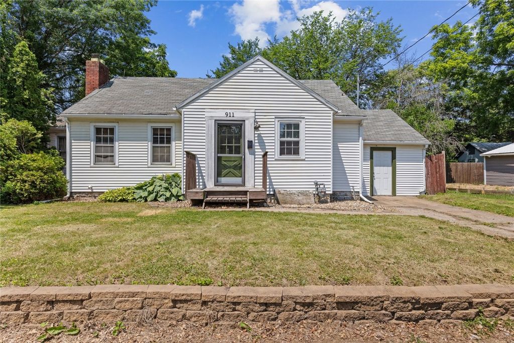 911 S Van Buren Street, Iowa City, IA 52240