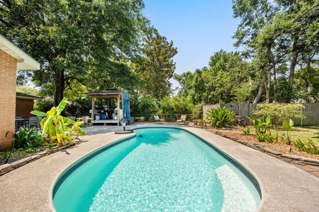 1352 Honeysuckle Lane, Charleston, SC 29412