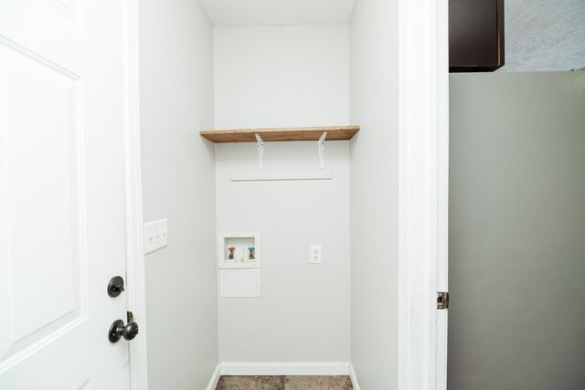 1835 W Farm Road 102, Springfield, MO 65803