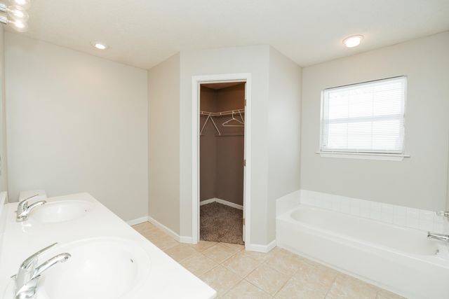 1835 W Farm Road 102, Springfield, MO 65803