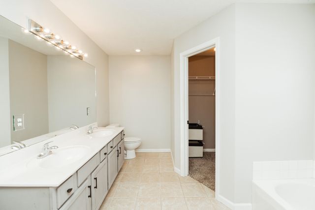 1835 W Farm Road 102, Springfield, MO 65803