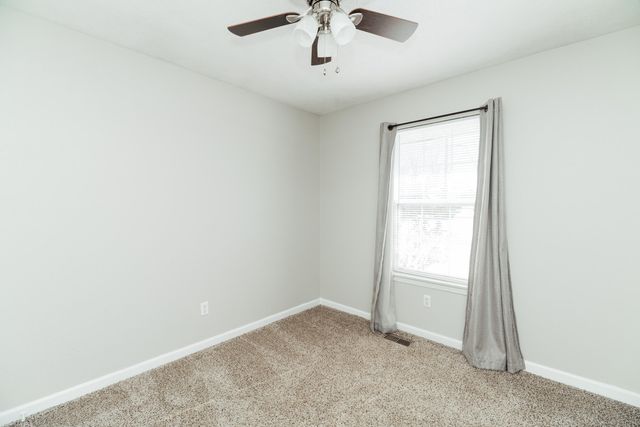 1835 W Farm Road 102, Springfield, MO 65803