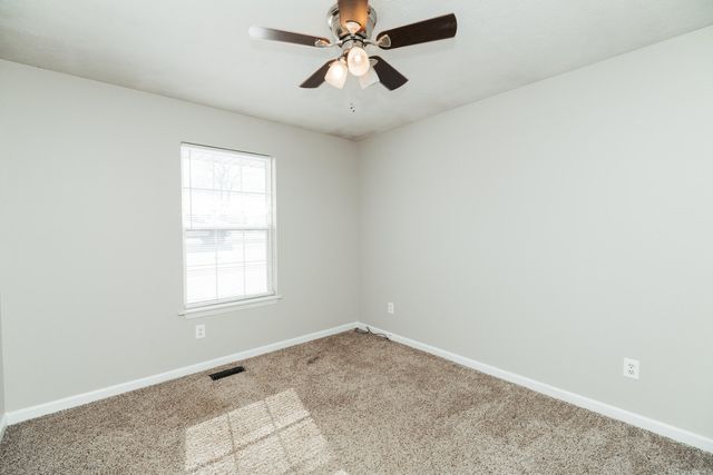 1835 W Farm Road 102, Springfield, MO 65803