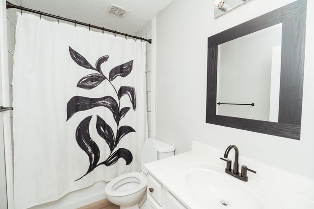 1835 W Farm Road 102, Springfield, MO 65803