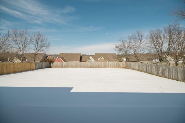 1835 W Farm Road 102, Springfield, MO 65803