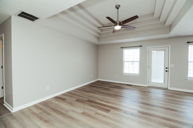 1835 W Farm Road 102, Springfield, MO 65803