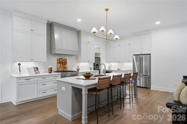 1115 Lomax Avenue, Charlotte, NC 28211