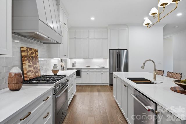 1115 Lomax Avenue, Charlotte, NC 28211