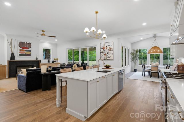 1115 Lomax Avenue, Charlotte, NC 28211