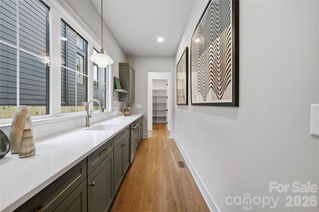 1115 Lomax Avenue, Charlotte, NC 28211