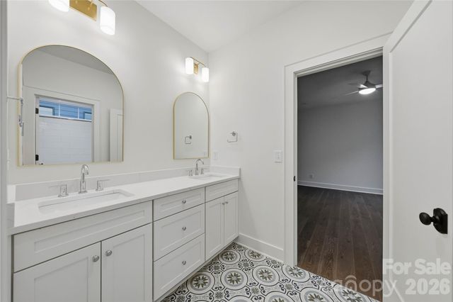 1115 Lomax Avenue, Charlotte, NC 28211