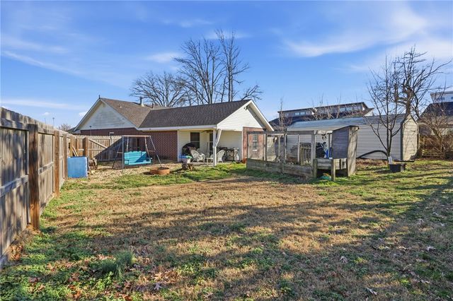 669 Sara Place, Centerton, AR 72719