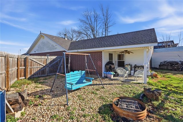 669 Sara Place, Centerton, AR 72719