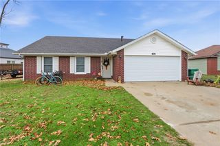 669 Sara Place, Centerton, AR 72719