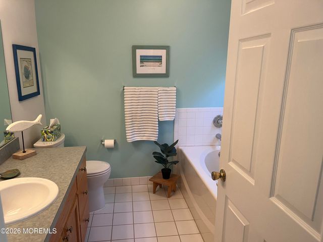 7 Bugle Way, Tinton Falls, NJ 07753