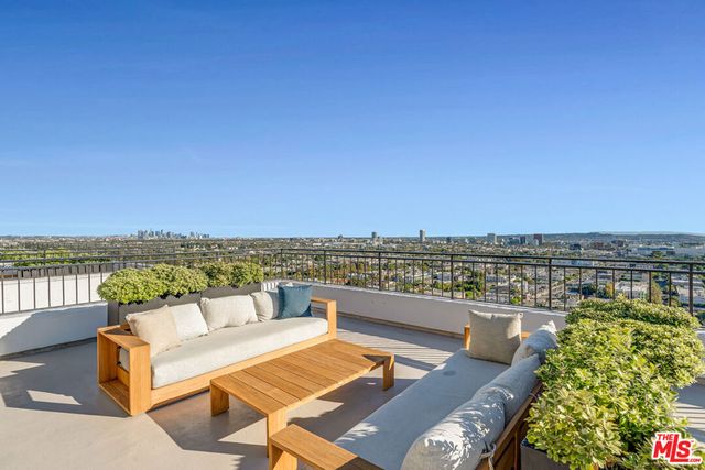 1100 Alta Loma Road 1404, West Hollywood, CA 90069