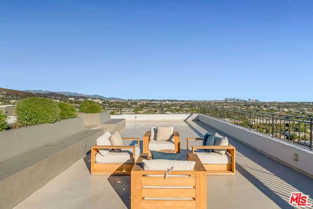 1100 Alta Loma Road 1404, West Hollywood, CA 90069