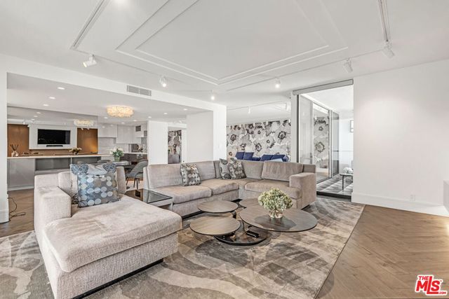 1100 Alta Loma Road 1404, West Hollywood, CA 90069