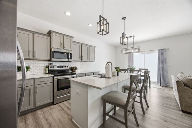 2411 Bluegrass St, Marion, IA 52302