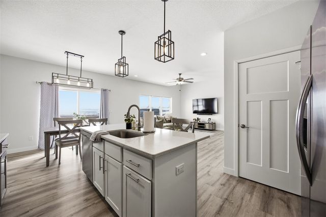 2411 Bluegrass St, Marion, IA 52302