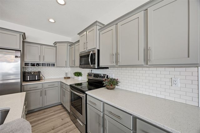 2411 Bluegrass St, Marion, IA 52302