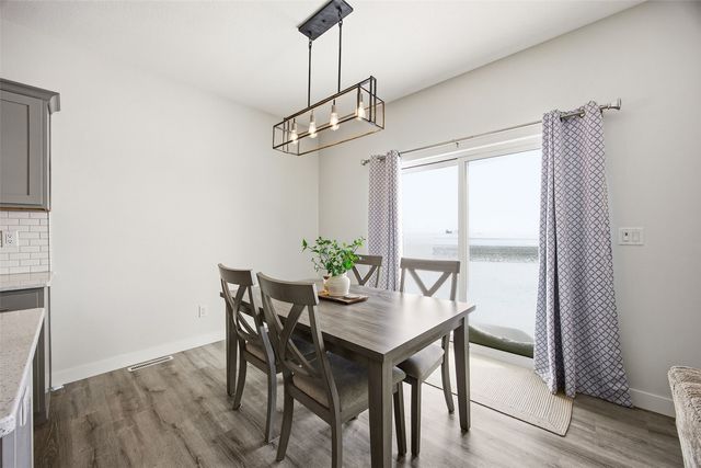 2411 Bluegrass St, Marion, IA 52302