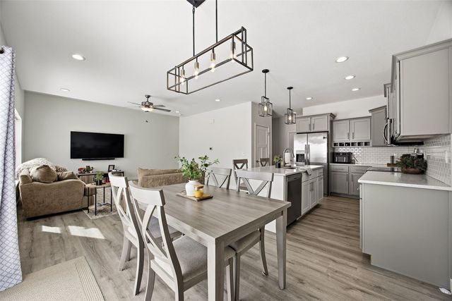 2411 Bluegrass St, Marion, IA 52302