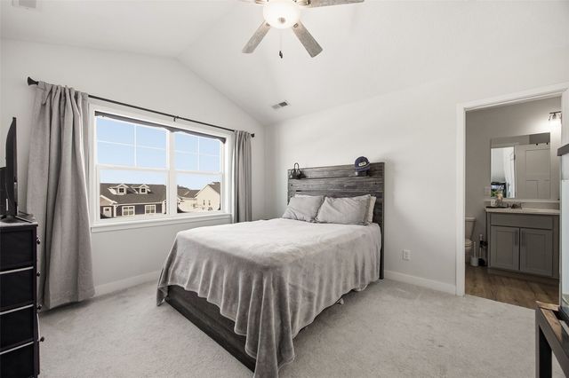 2411 Bluegrass St, Marion, IA 52302