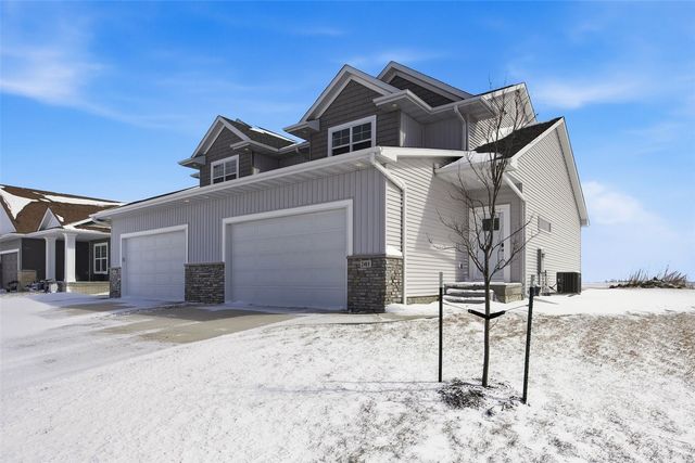 2411 Bluegrass St, Marion, IA 52302