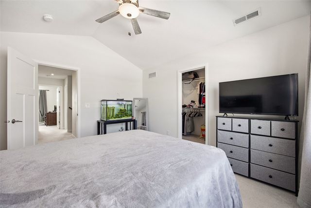 2411 Bluegrass St, Marion, IA 52302