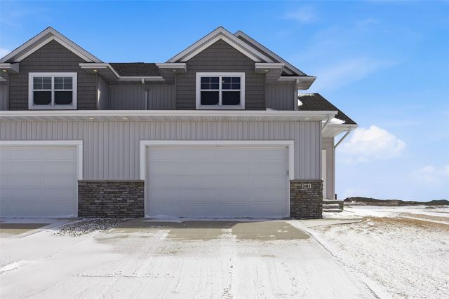 2411 Bluegrass St, Marion, IA 52302