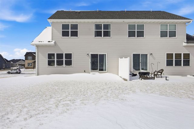 2411 Bluegrass St, Marion, IA 52302