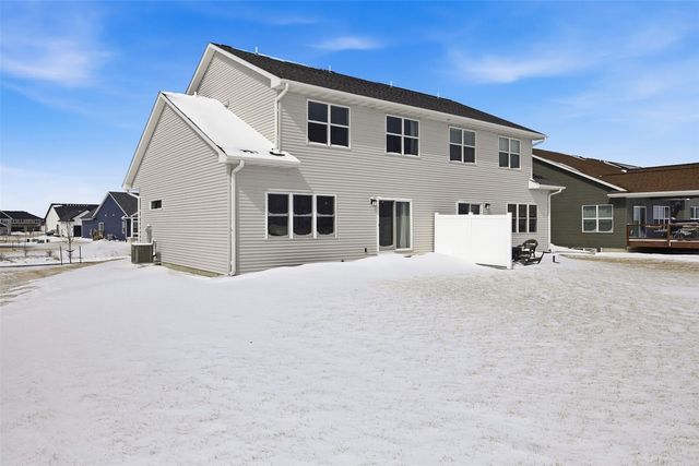 2411 Bluegrass St, Marion, IA 52302