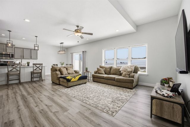 2411 Bluegrass St, Marion, IA 52302