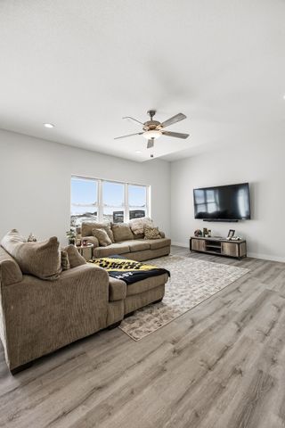 2411 Bluegrass St, Marion, IA 52302