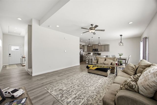 2411 Bluegrass St, Marion, IA 52302