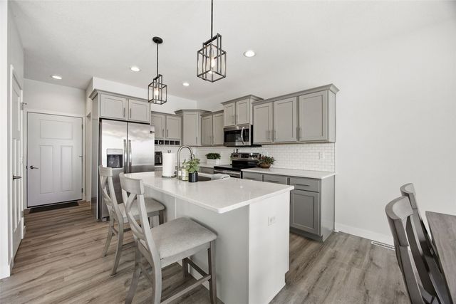 2411 Bluegrass St, Marion, IA 52302